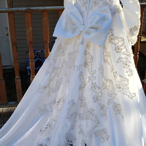 HP Read Below.Altered Size 10 Vintage Mori Lee Wedding Dress. Ready to wear. - Picture 6 of 14